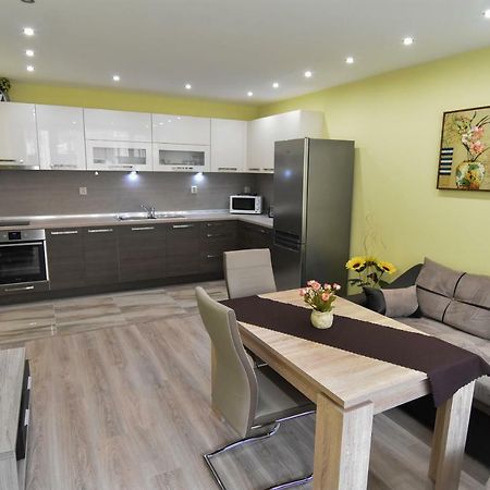 Apartment Deni Burgas Екстер'єр фото